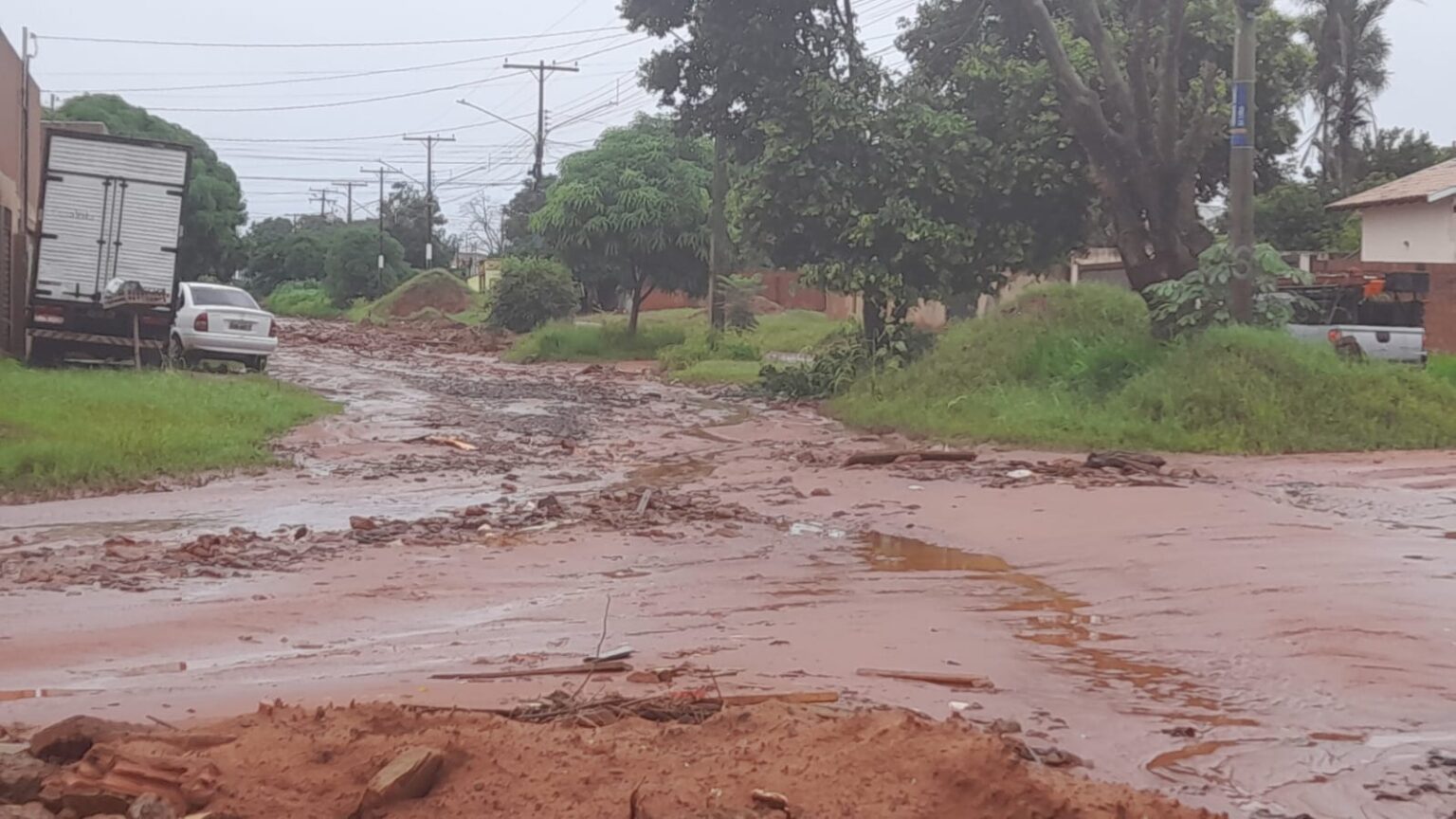 Betinho alerta para os desafios dos bairros não pavimentados durante as chuvas em Campo Grande