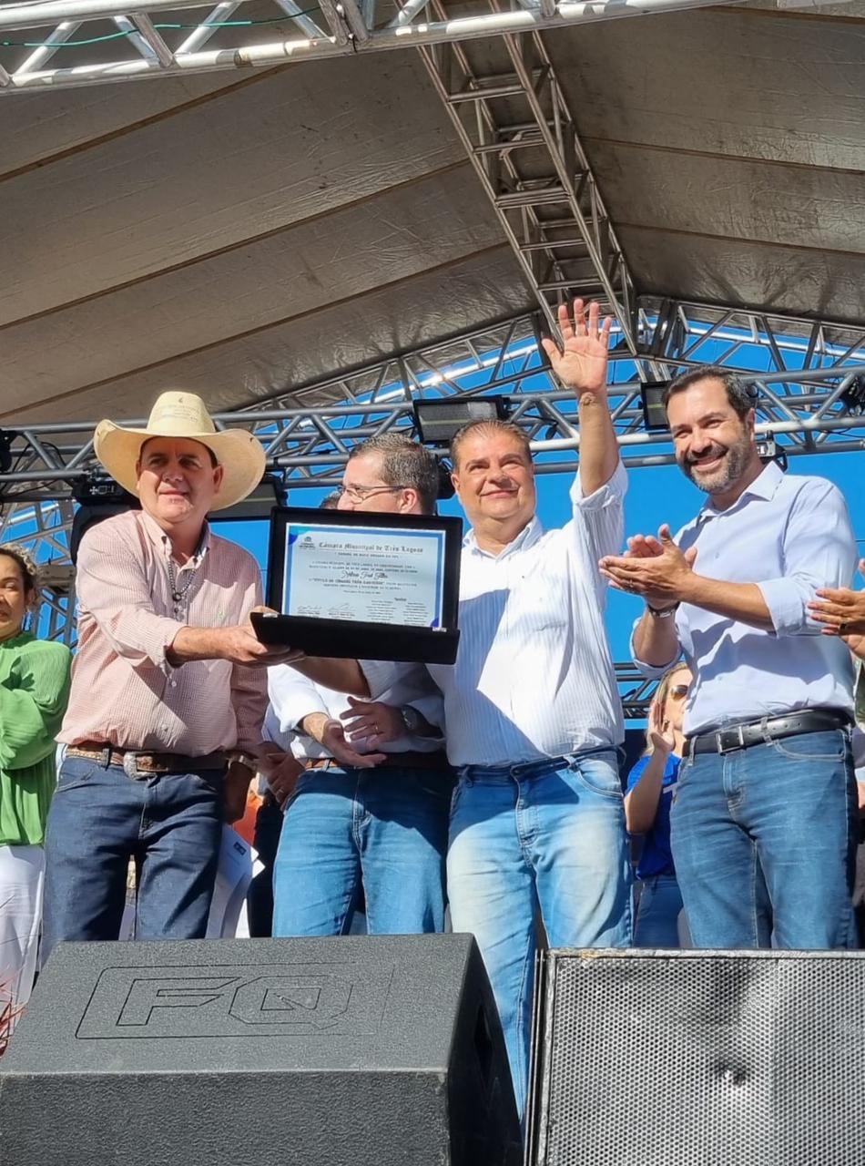 Senador Nelsinho Trad recebe título de cidadão três-lagoense nos 109 anos de Três Lagoas