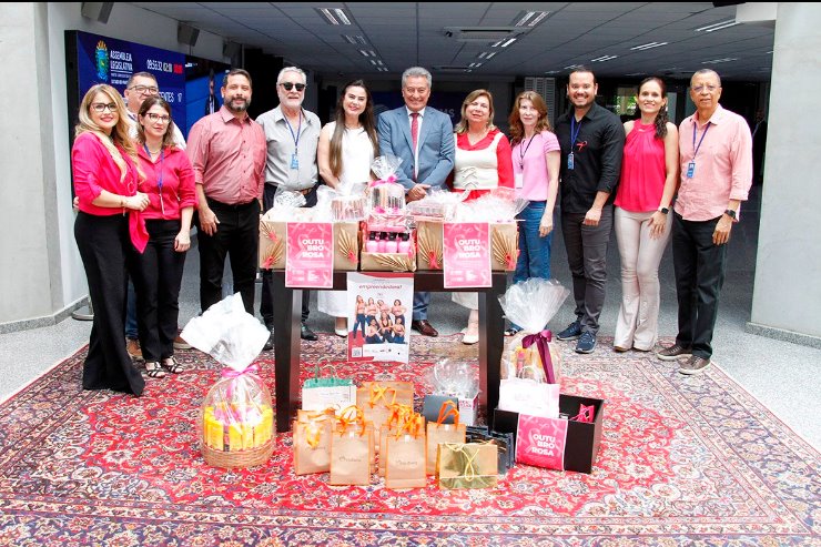 Gabinete Solidário: Equipe de Hashioka arrecada mais de 350 itens para Outubro Rosa