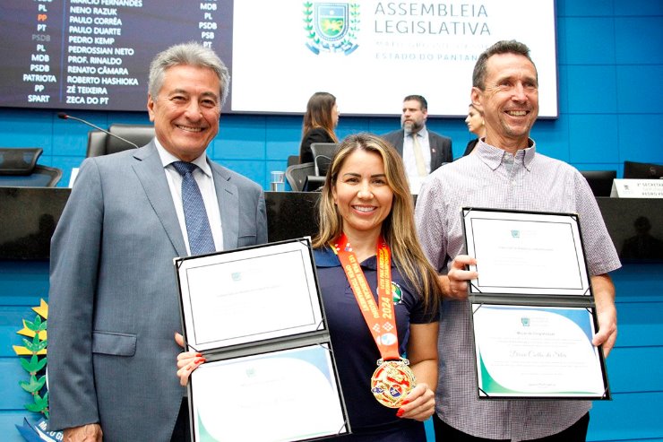 Atleta campeã pan-americana e mestre de kung fu são homenageados por Roberto Hashioka