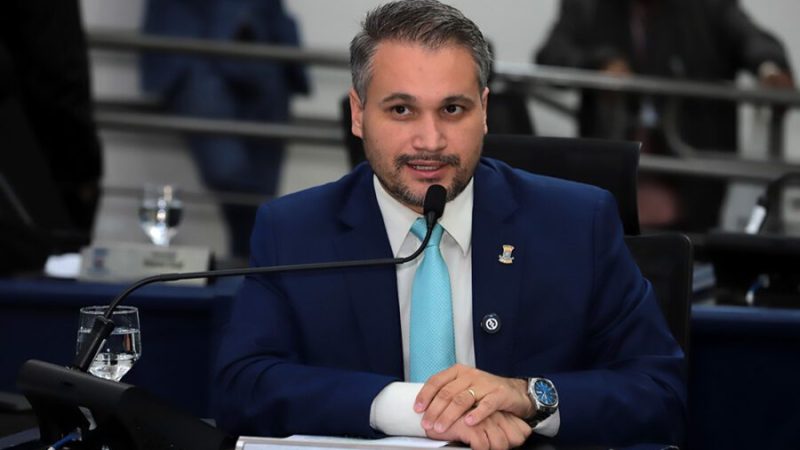 Vereador Leinha recebe demanda sobre falta de macas e poltronas na UPA da Moreninha