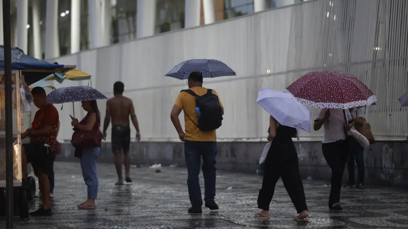 País com maioria das regiões em alerta de chuvas intensas nesta quarta