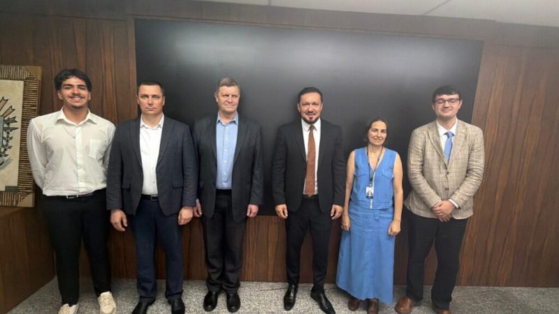 Deputado Lucas de Lima recebe comitiva da Ucrânia na Assembleia Legislativa