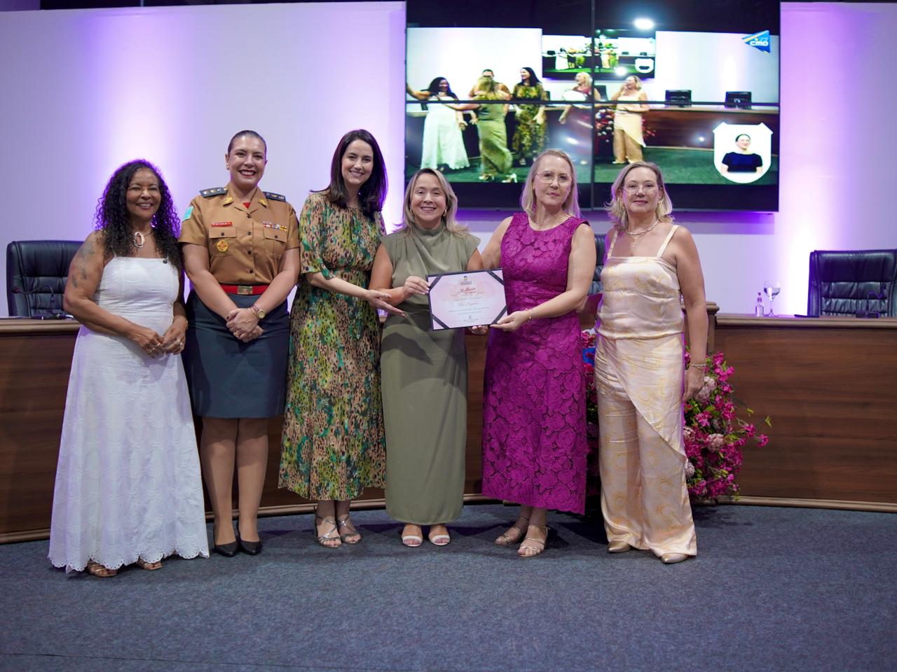 Câmara Municipal de Dourados presta homenagem a Lia Nogueira em sessão solene