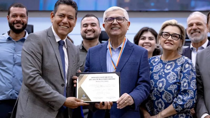 Vereador Clodoilson Pires homenageia apóstolo Edmilson Mota de Oliveira com  Medalha Juvêncio César da Fonseca