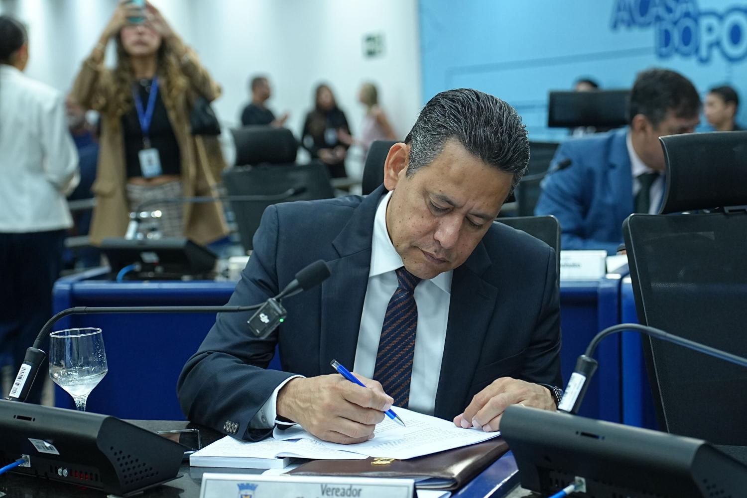 Vereador Clodoilson Pires encaminha indicações para melhorias de trânsito e infraestrutura em bairros de Campo Grande