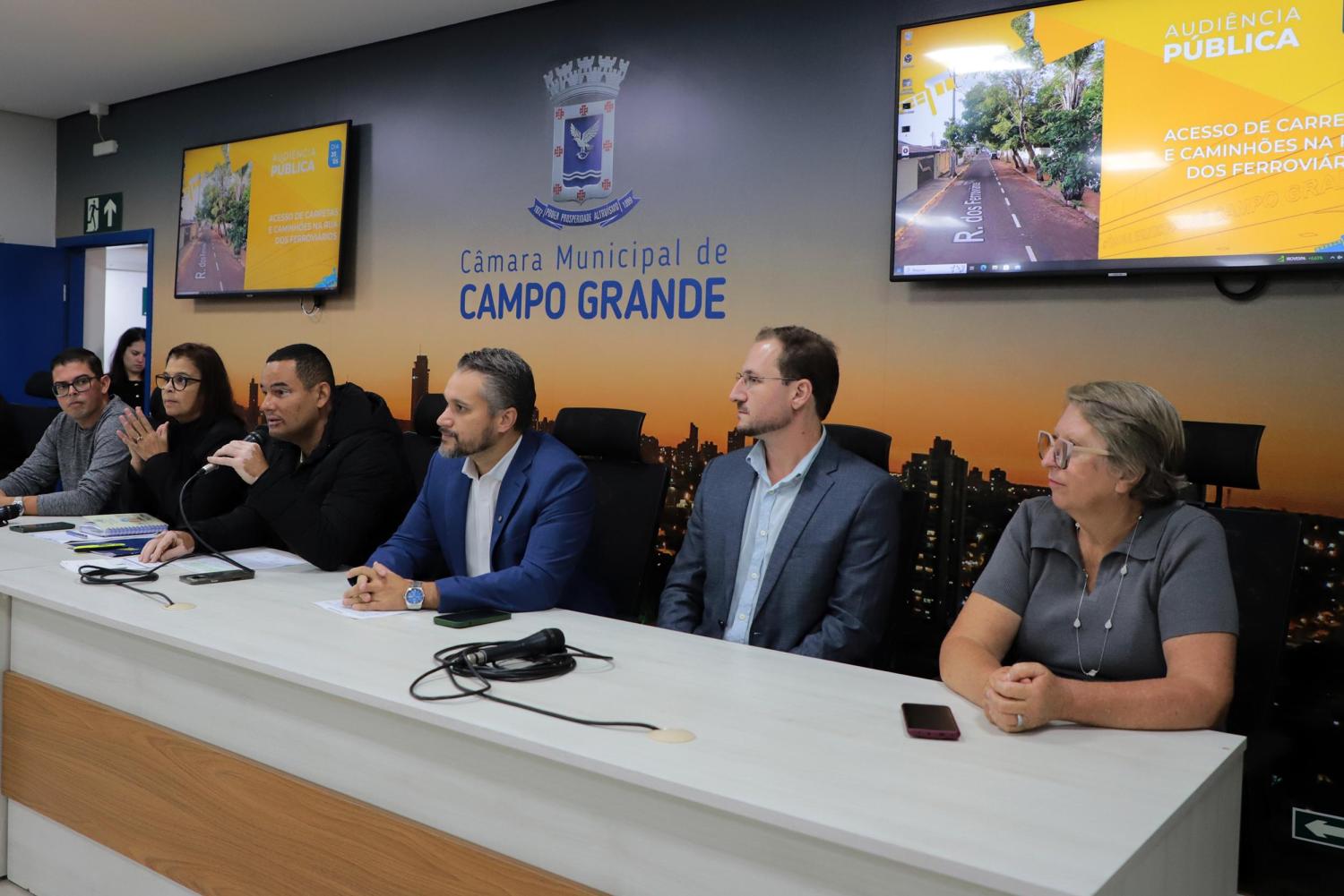 Vereador Leinha participa de audiência pública sobre tráfego de caminhões na Rua dos Ferroviários
