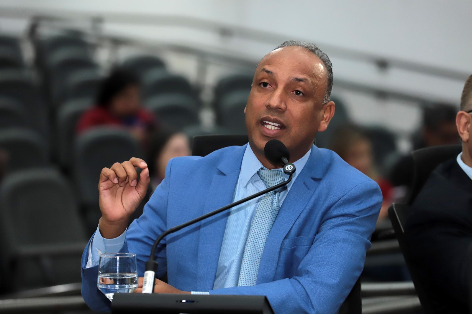 Junior Coringa apresenta indicações para melhorias viárias e reforço na iluminação pública em bairros da Capital