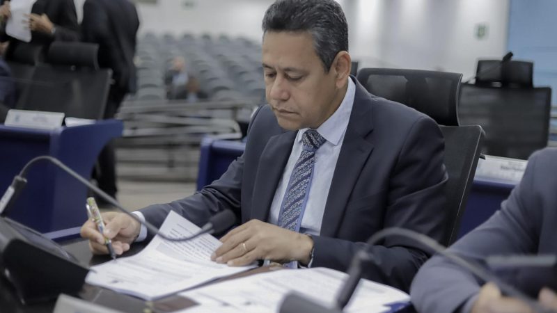 Vereador Clodoilson Pires solicita melhorias viárias e manutenção da drenagem em dois bairros da Capital