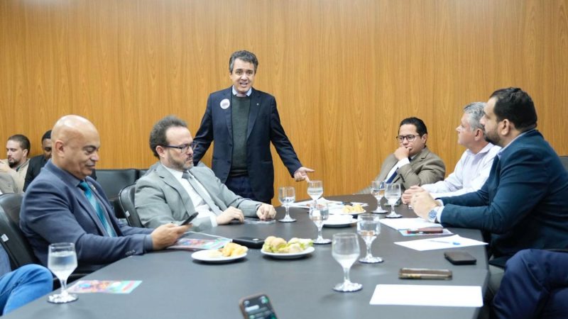Landmark cobra cronograma público para tapa-buracos, novo asfalto e recuperação de estradas rurais
