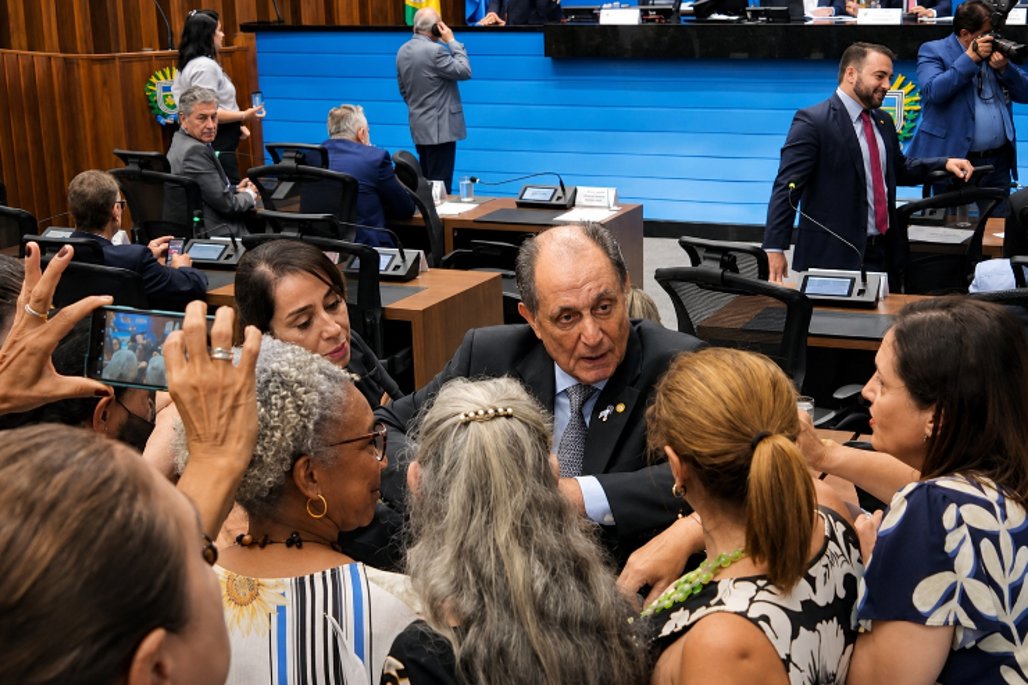 Projeto de lei garante vagas em contratos públicos para vítimas de violência doméstica