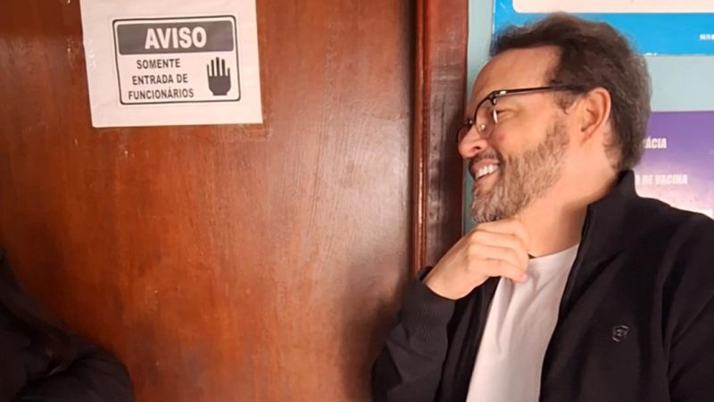 Dr. Lívio visita UBSF da Vila Corumbá e defende melhorias na estrutura da unidade