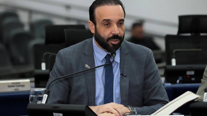Professor Juari reforça que a decisão será da categoria e mantém apoio aos professores