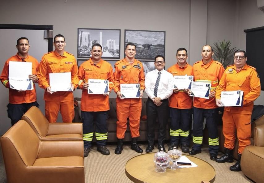 Presidente Papy homenageia bombeiros militares com Moção de Congratulação pelo fortalecimento da Corporação