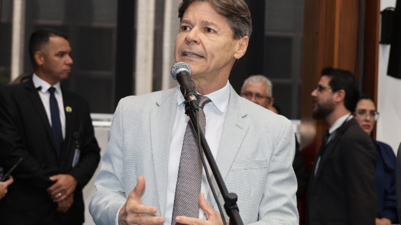 Paulo Duarte pede quebra-molas em rua com tráfego intenso