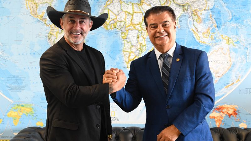 Senador Nelsinho Trad reforça parceria com Ivinhema na entrega de 134 moradias e soma mais de R$ 42,6 milhões em investimentos no município