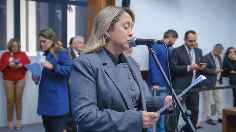 Requerimento de Lia Nogueira cobra destino de camas novas encontradas sem uso em Dourados