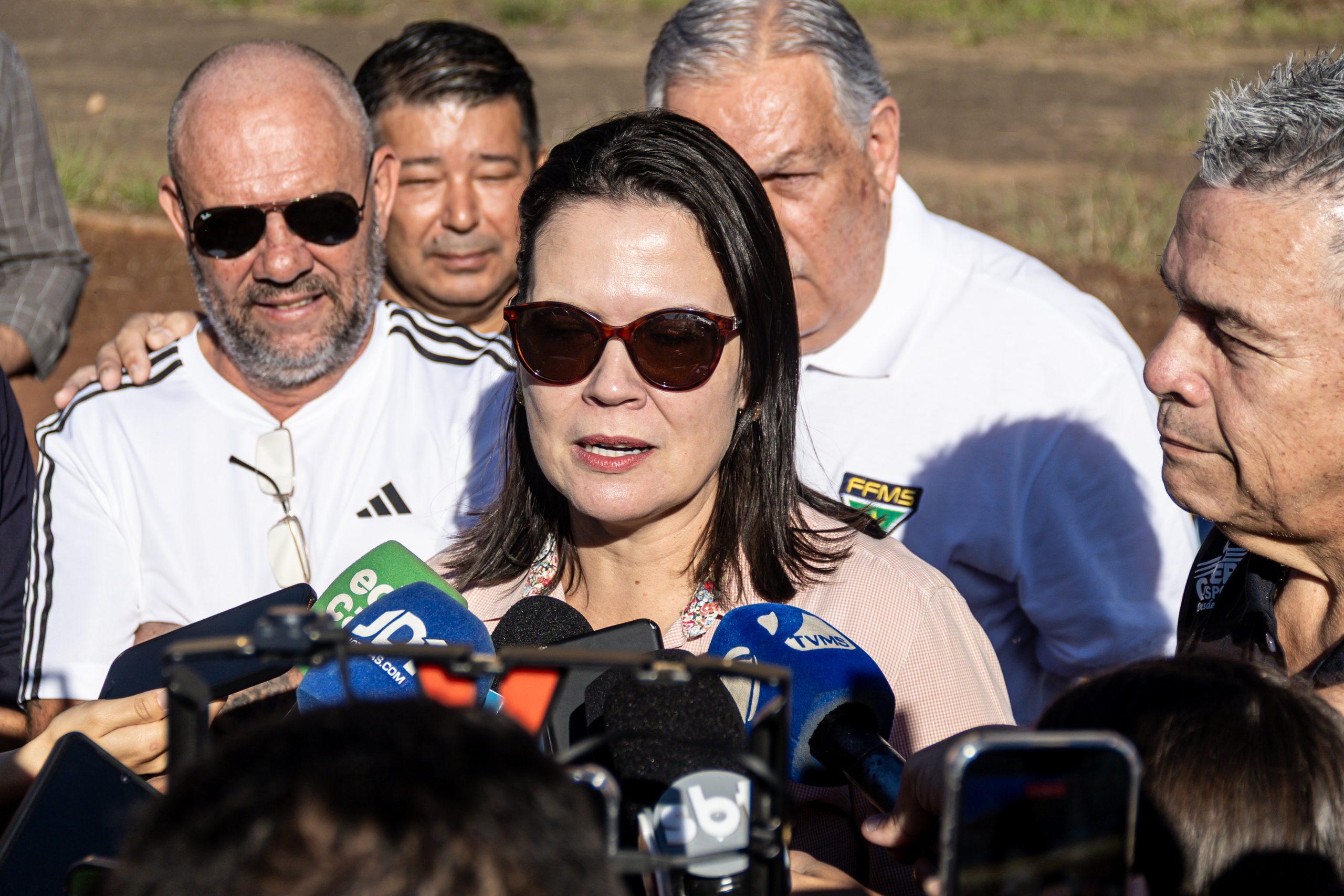 FFMS apresenta etapa de revitalização do gramado do Morenão e reforça parceria com o Governo do Estado