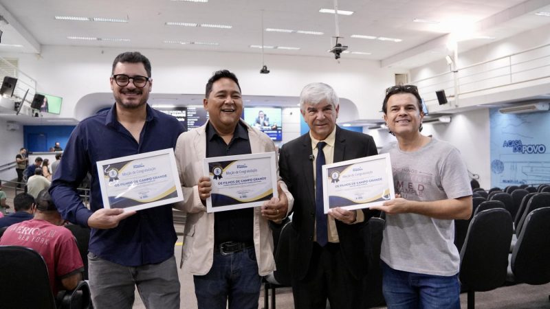 Vereador Veterinário Francisco homenageia Trio Os Filhos de Campo Grande e Magron Escobar na Câmara Municipal