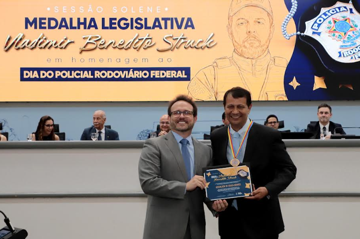 Dr. Lívio homenageia policiais rodoviários federais de MS com a Medalha Wladimir Struck