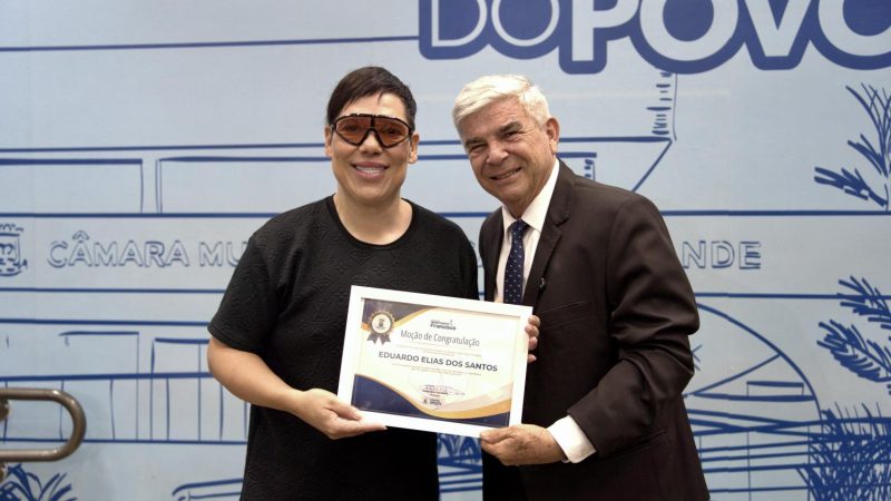 Vereador Veterinário Francisco homenageia artista sul-mato-grossense durante sessão na Câmara