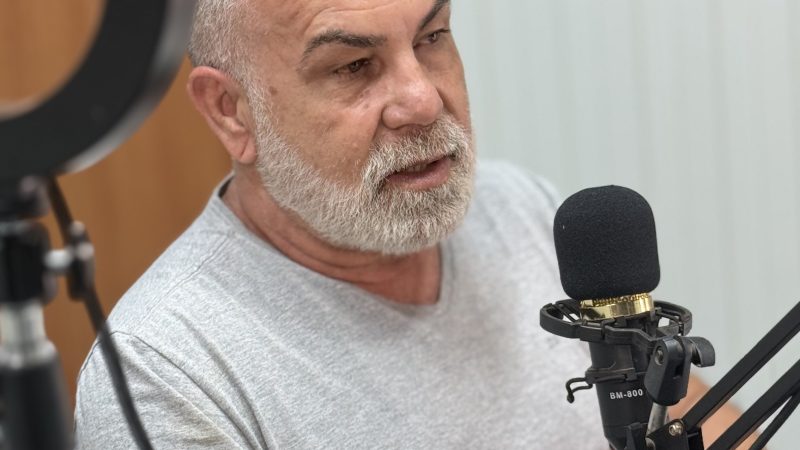 Em entrevista à Rádio Voz Amiga, Roberto Mateus defende fiscalização rigorosa, saúde pública e justiça social na educação