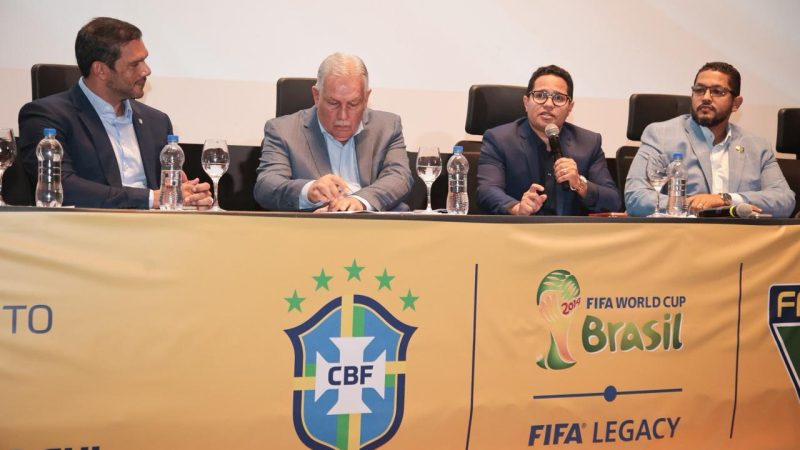 Presidente da CBF é homenageado por vereadores em agenda de entregas para o futebol da Capital