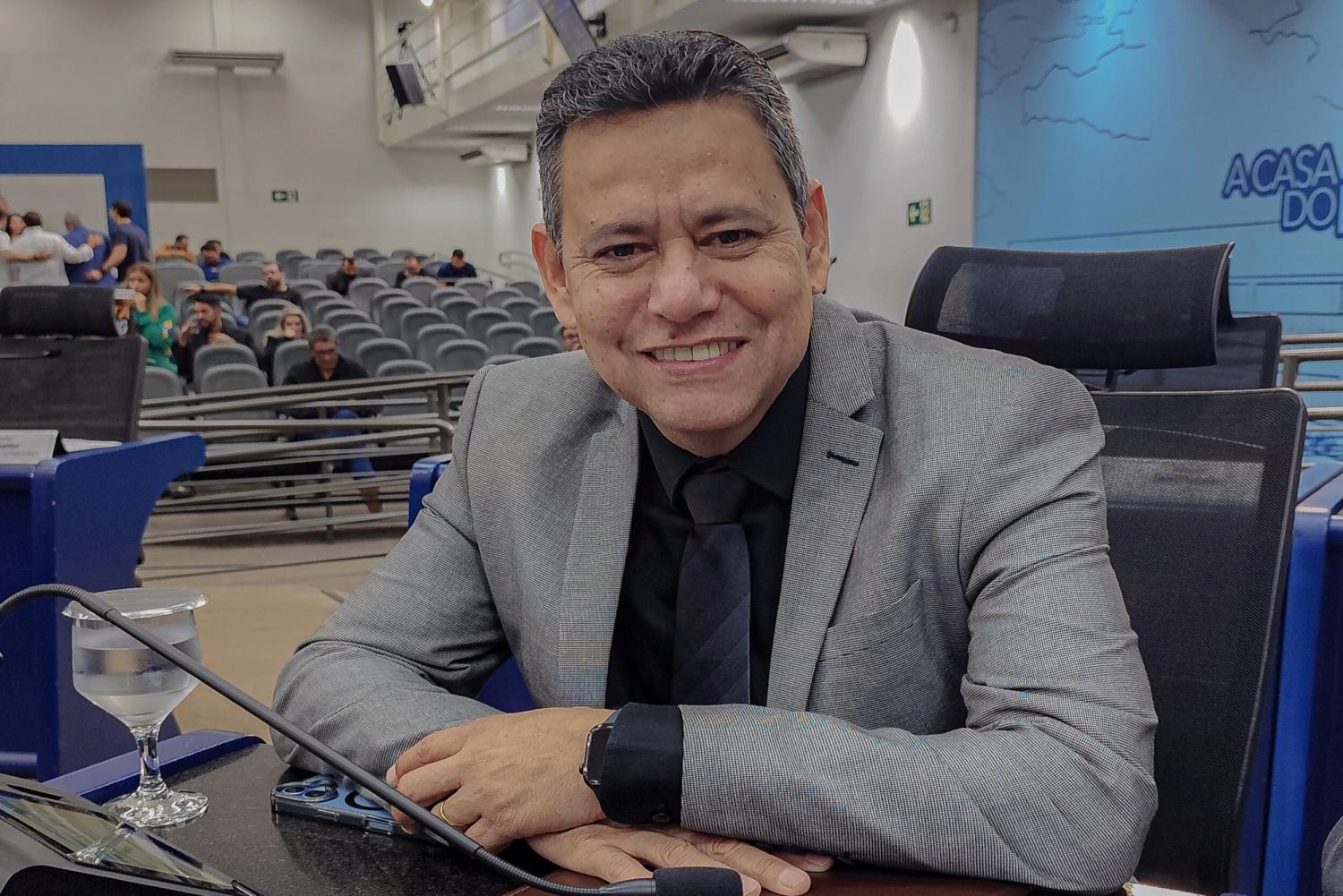 Vereador Clodoilson Pires cobra tapa-buraco e ronda da GCM após demandas de moradores da Vila Piratininga