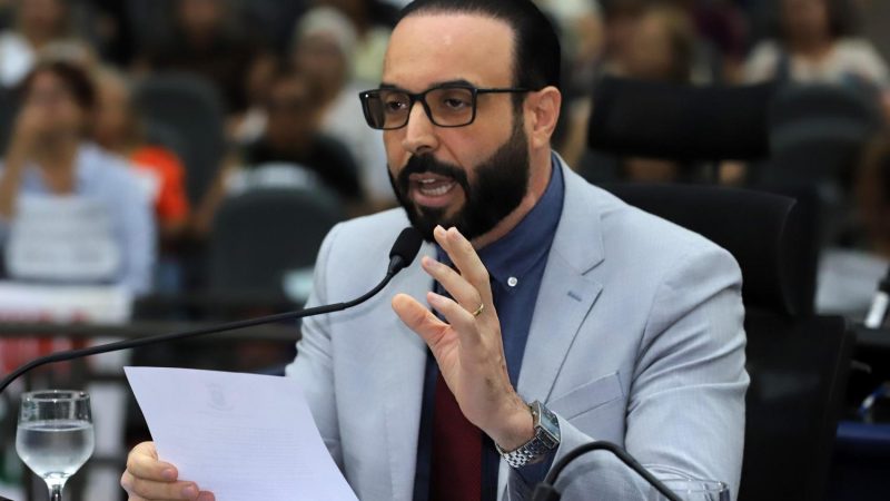 Projetos do Professor Juari propõem valorização de aposentados e especialistas em educação