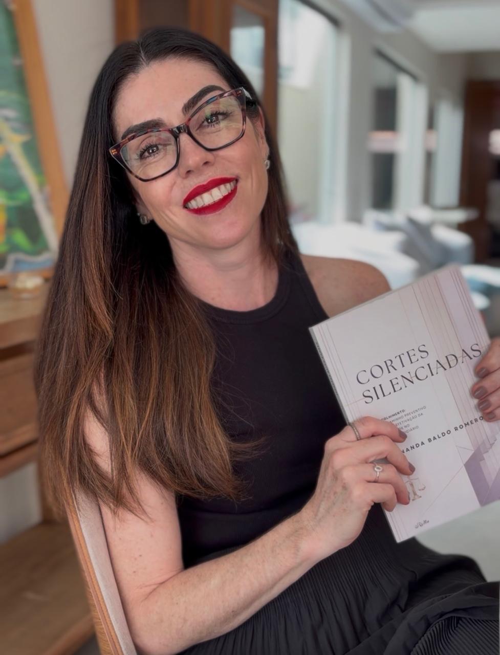 Em livro, pesquisadora de MS apresenta ferramenta inovadora para prevenir assédio  e riscos psicossociais em organizações