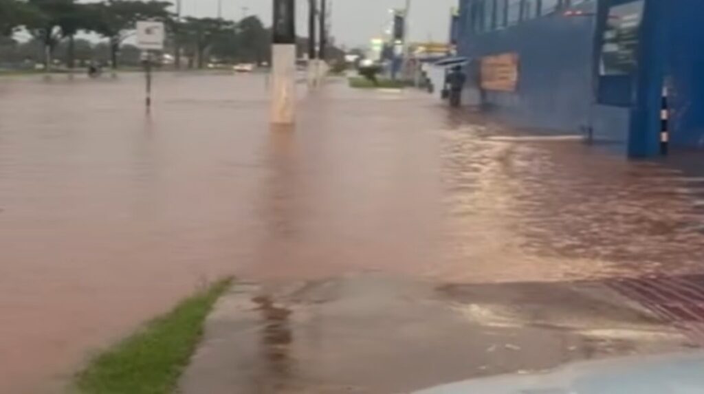 Chuva provoca alagamentos nos locais já conhecidos de Campo Grande