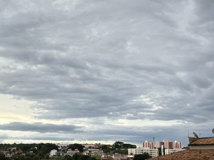Capital deve ter mais chuva neste domingo após cidade decretar emergência
