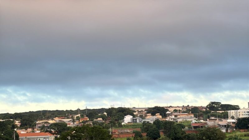 Após temporal, Capital tem domingo com mais chuva e queda de temperatura