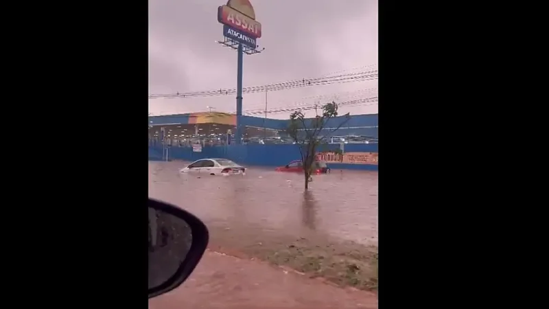 Chuva chega a 40,2 milímetros e provoca enchentes em Campo Grande