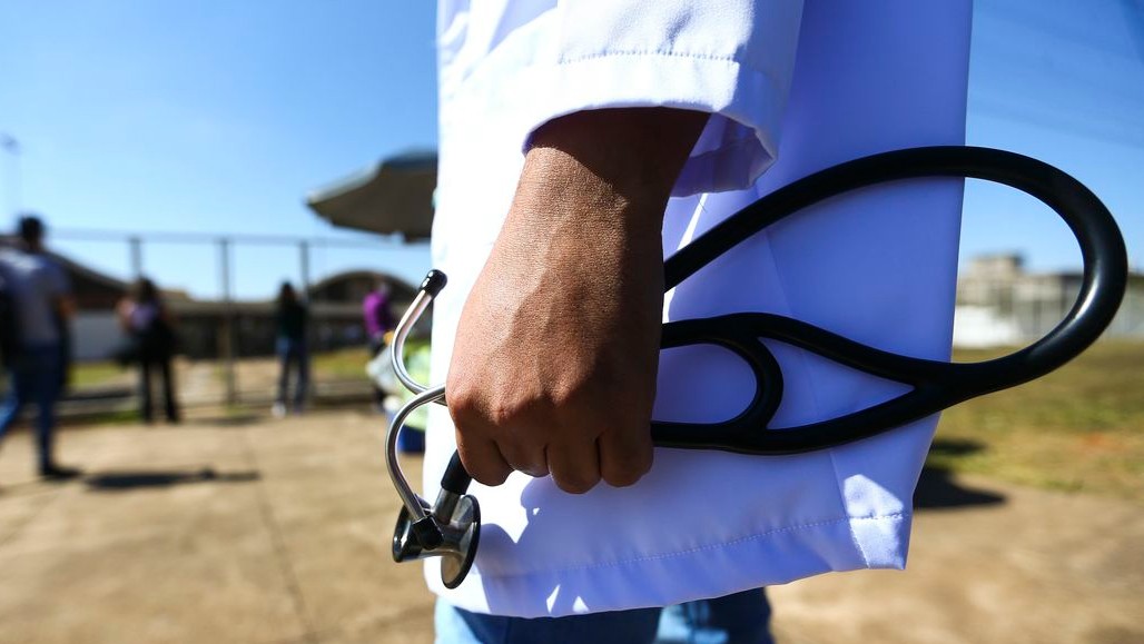 Médicos serão homenageados em solenidade na Câmara Municipal nesta quarta