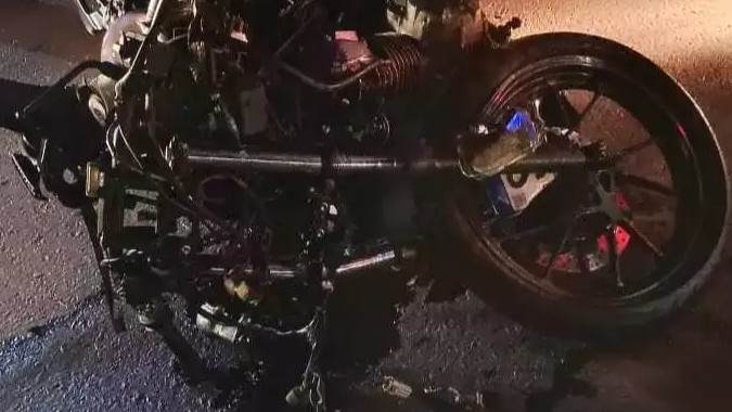 Motociclista morre em colisão frontal com ambulância na BR-262