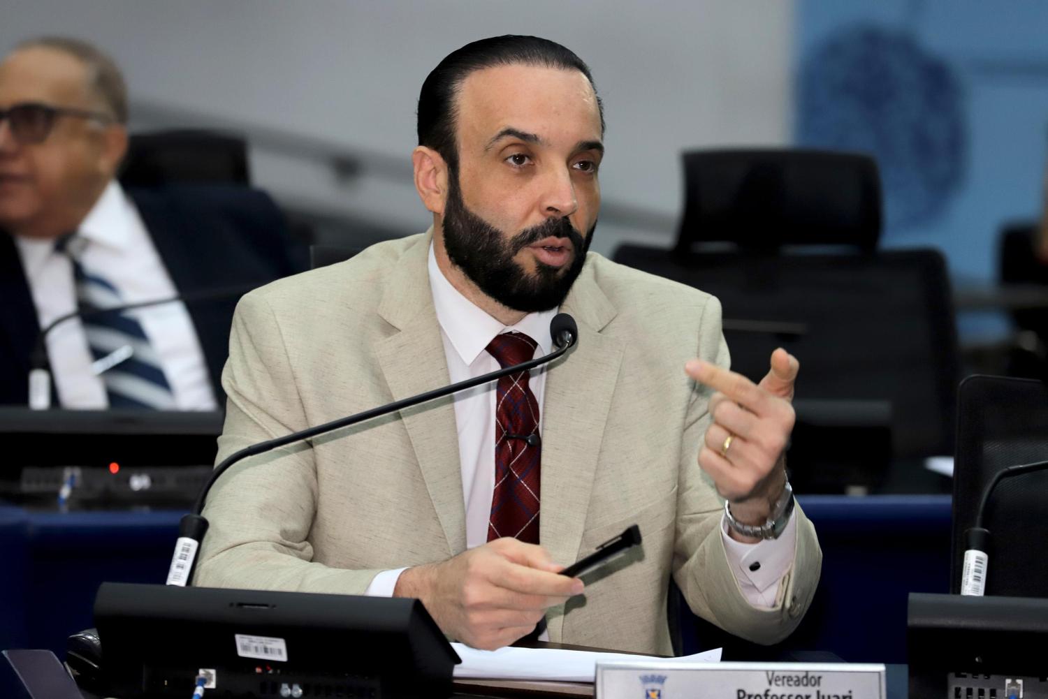 Outubro Rosa: lei do Professor Juari promove inclusão de mulheres no mercado de trabalho