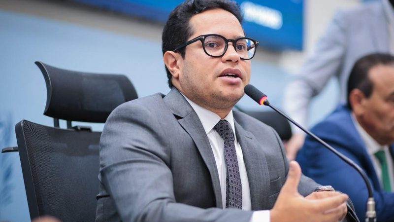 Papy cobra ação emergencial contra buracos em Campo Grande e desabafa: “ninguém aguenta mais”