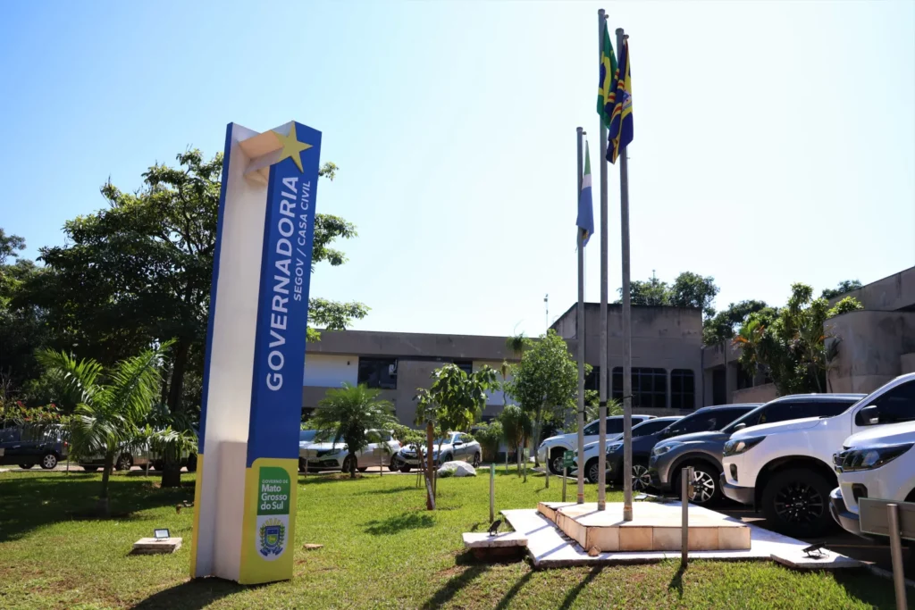 Governador transfere feriado para sexta-feira e dá 4 dias de folga aos servidores