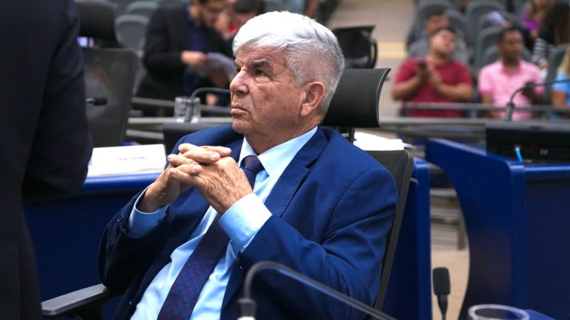 Vereador Veterinário Francisco cobra operação tapa-buracos no Coophasul e em outros bairros da Capital