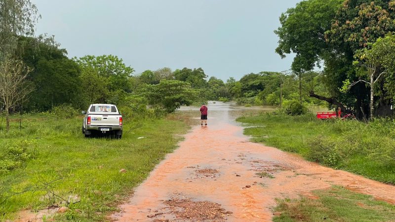 Chuvas intensas: Rio Apa transborda em Bela Vista e equipes de emergência atuam no resgate de famílias ribeirinhas
