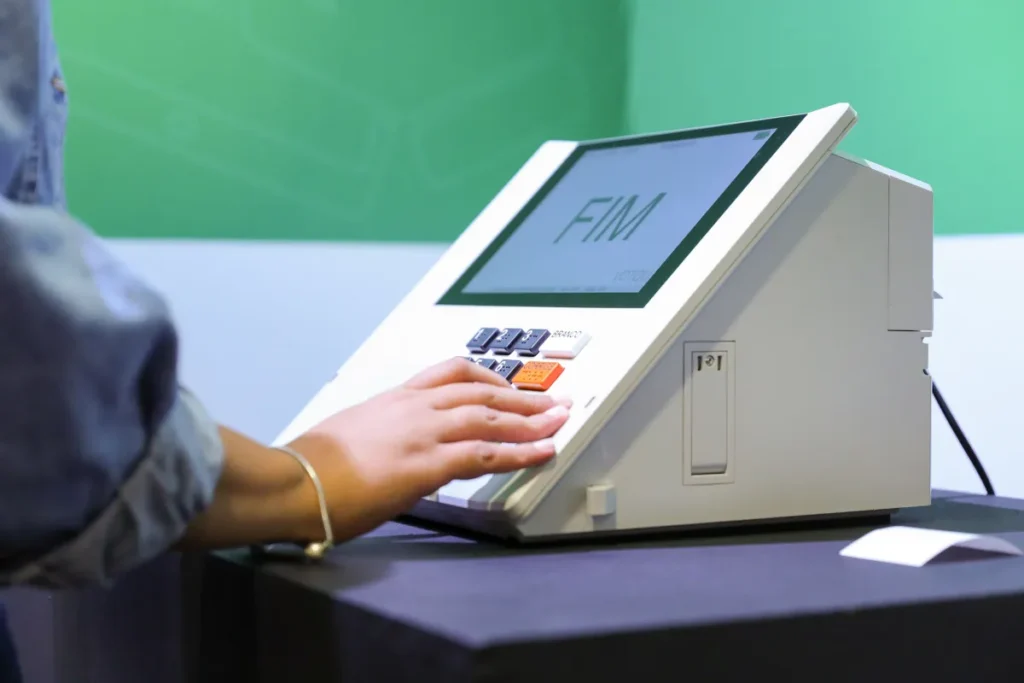 Eleitor fará seis escolhas na urna; veja como votar e preparar a ‘colinha’