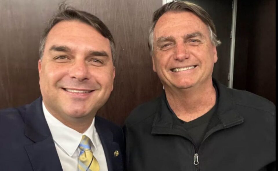 Moraes libera retomada de visitas de Flávio Bolsonaro ao pai após 90 dias de suspensão