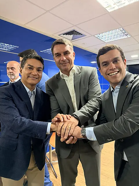 Em Brasília, Beto oficializa apoio do Republicanos a Flávio Bolsonaro