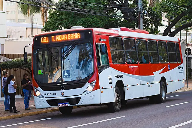 Ônibus opera com horários especiais neste domingo e segunda na Capital